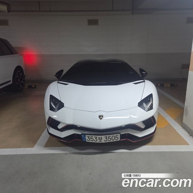 Lamborghini Aventador 2019