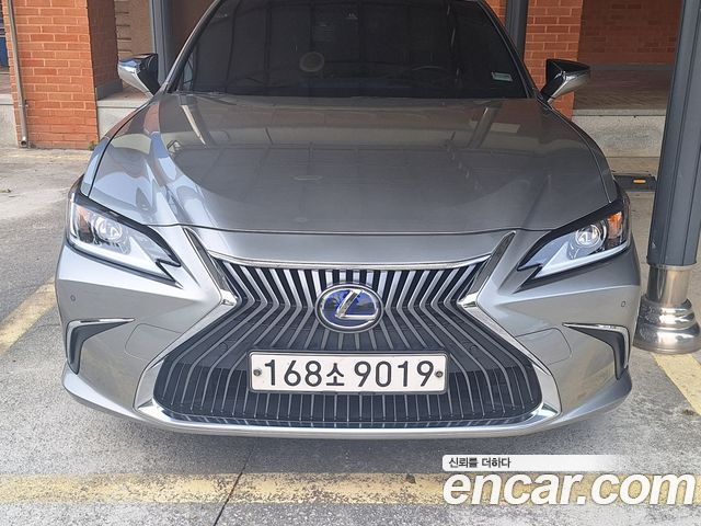 Lexus ES 2020