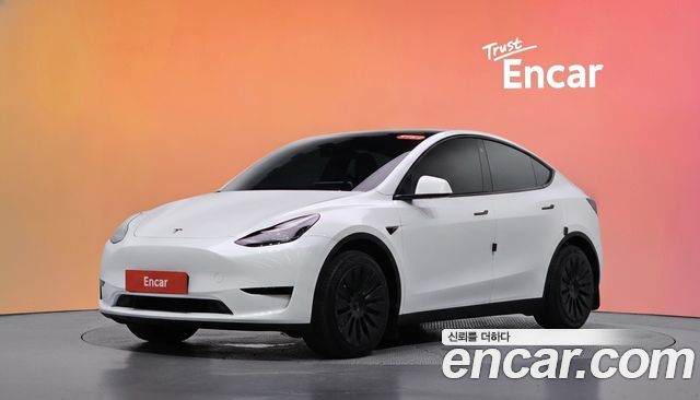 Tesla Model Y 2024