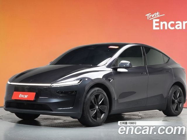Tesla Model Y 2025