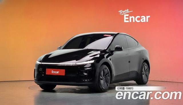Tesla Model Y 2025