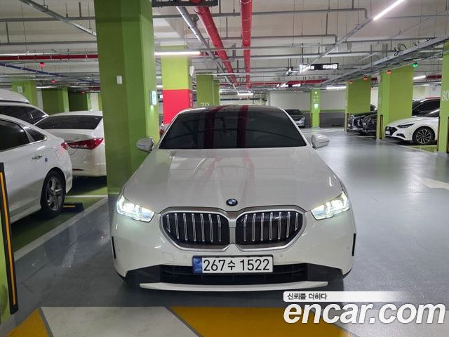 BMW 5-Series 2024