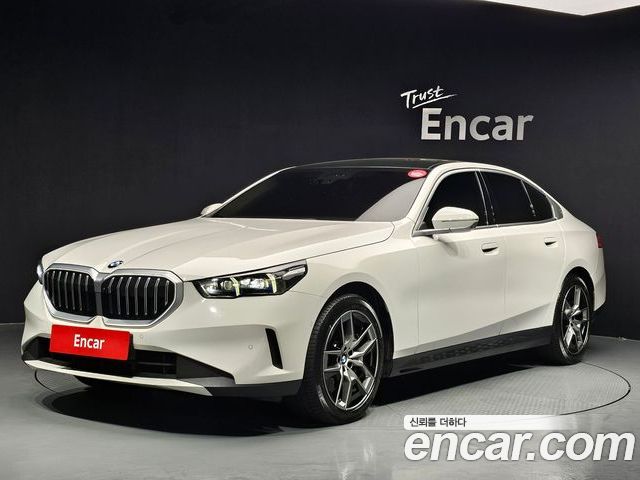 BMW 5-Series 2023