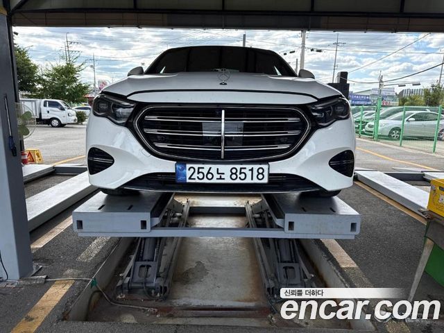 Mercedes-Benz E-Class 2024
