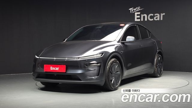 Tesla Model Y 2025