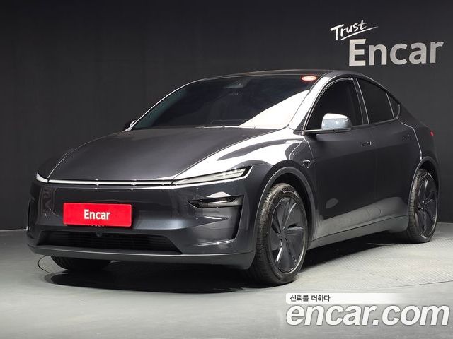 Tesla Model Y 2025