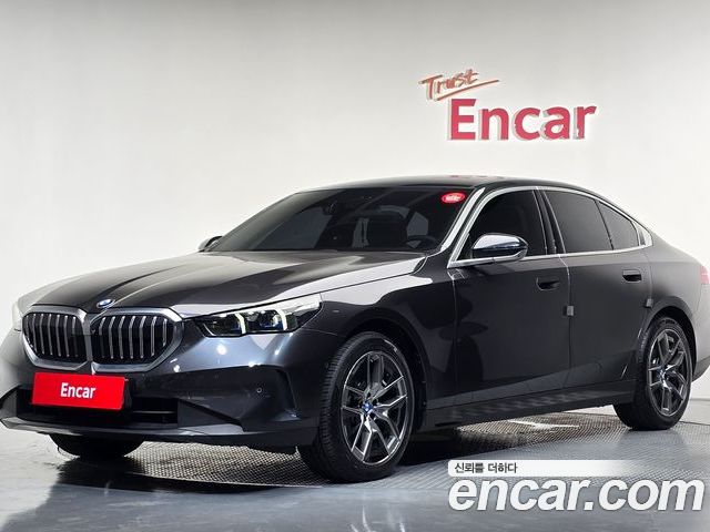 BMW 5-Series 2023