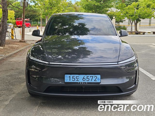 Tesla Model Y 2025