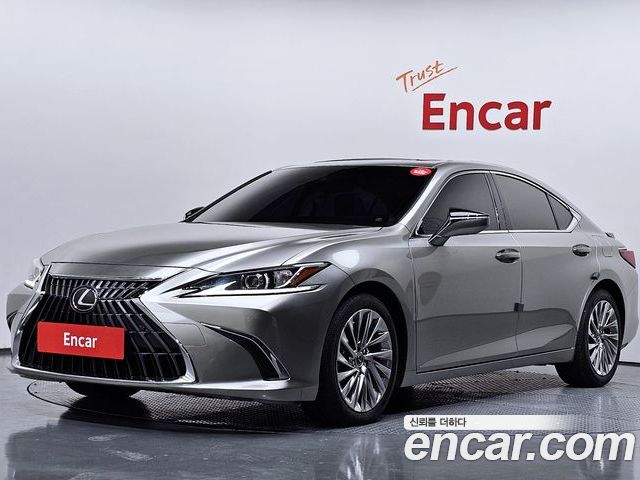 Lexus ES 2022