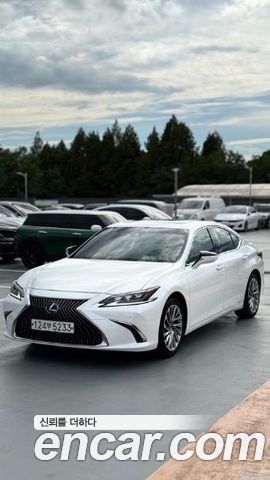 Lexus ES 2021