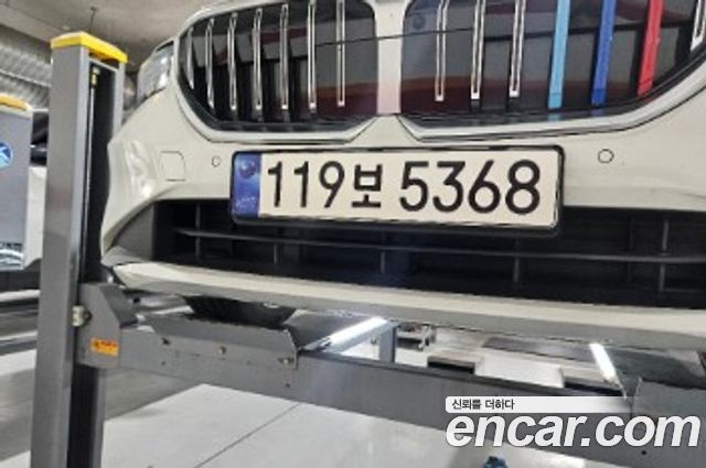 BMW 5-Series 2024