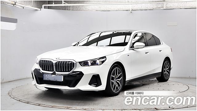 BMW 5-Series 2024