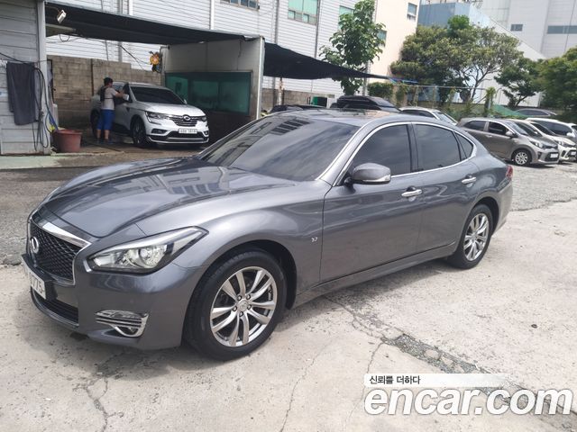 Infiniti Q70 2016