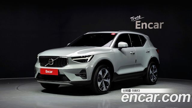 Volvo XC40 2025