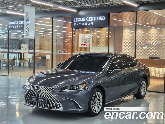 Lexus ES 2025