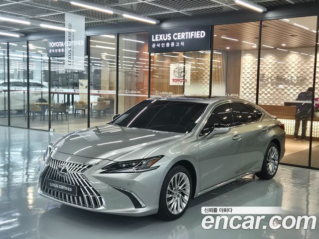 Lexus ES 2025