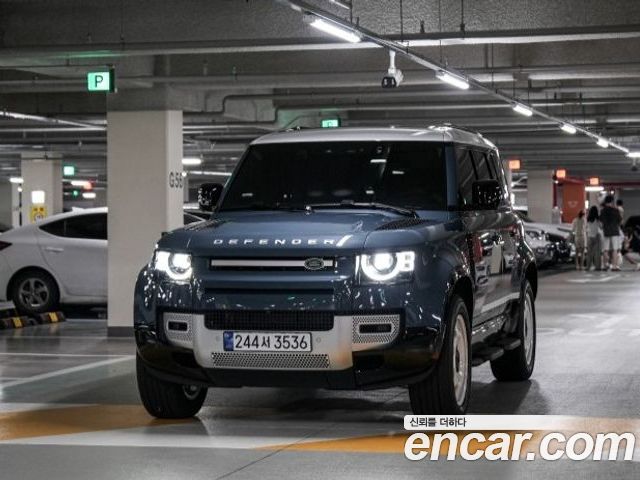 Land Rover Defender 2024