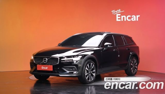 Volvo V60 2025