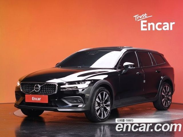 Volvo V60 2025