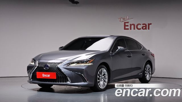 Lexus ES 2020