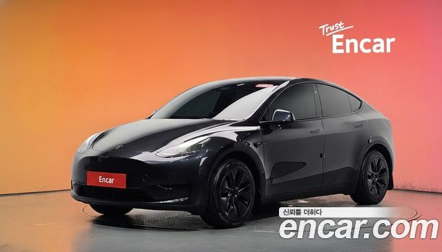 Tesla Model Y 2025