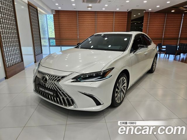 Lexus ES 2025