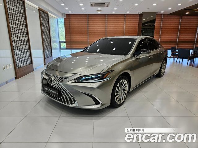 Lexus ES 2025