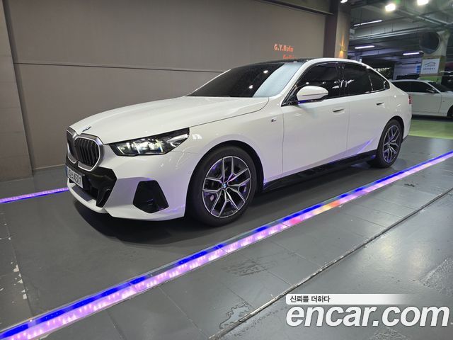 BMW 5-Series 2024
