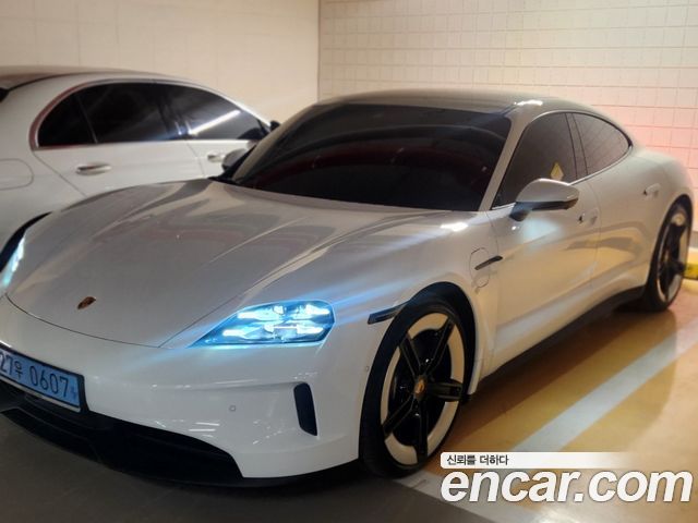 Porsche Taycan 2025