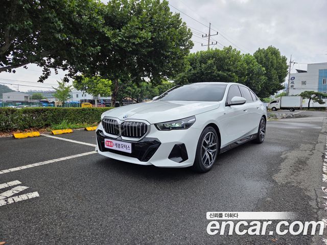 BMW 5-Series 2024