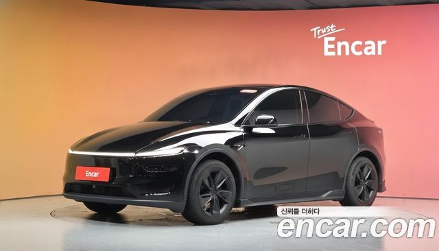 Tesla Model Y 2025