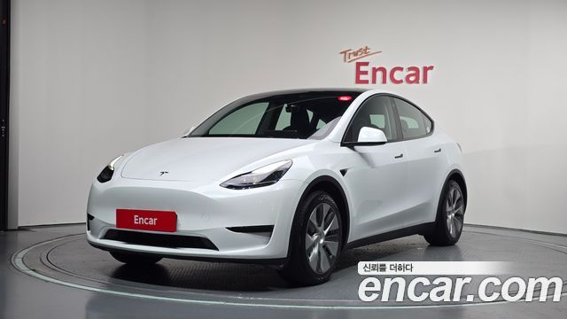 Tesla Model Y 2024