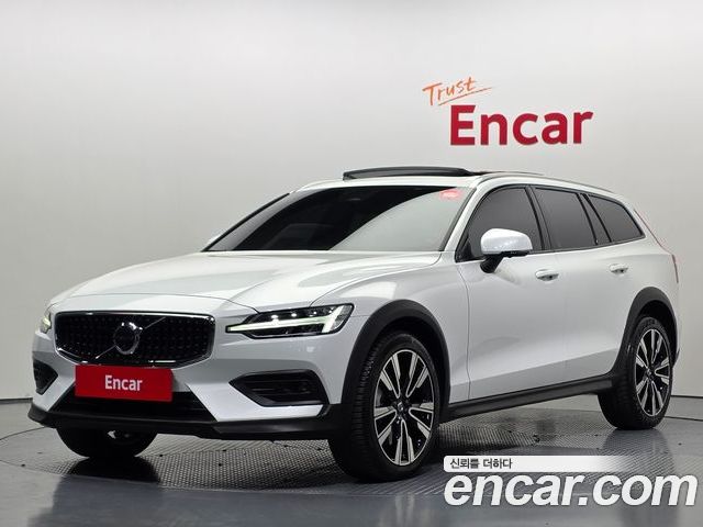 Volvo V60 2023