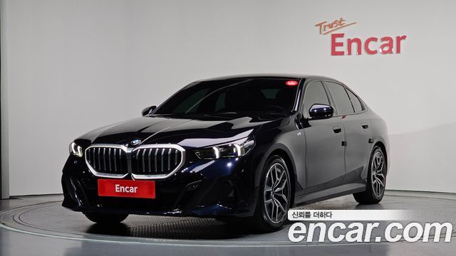BMW 5-Series 2024