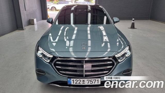 Mercedes-Benz E-Class 2024