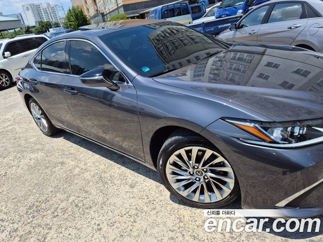 Lexus ES 2023