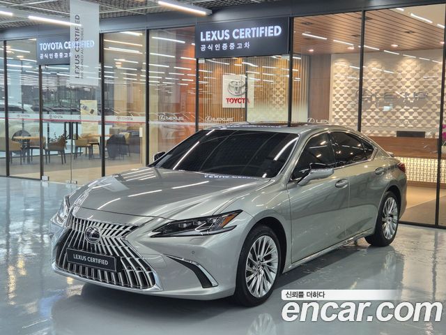 Lexus ES 2025