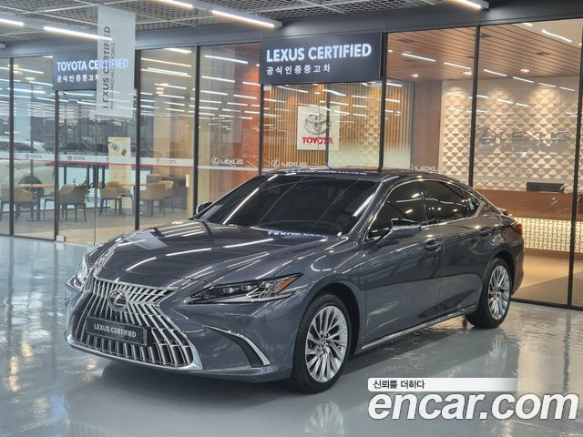 Lexus ES 2025