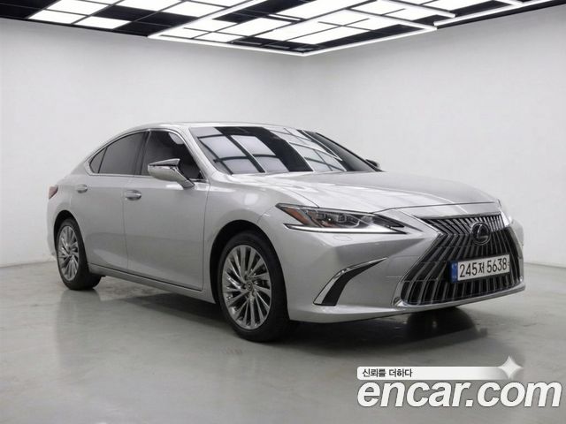 Lexus ES 2025