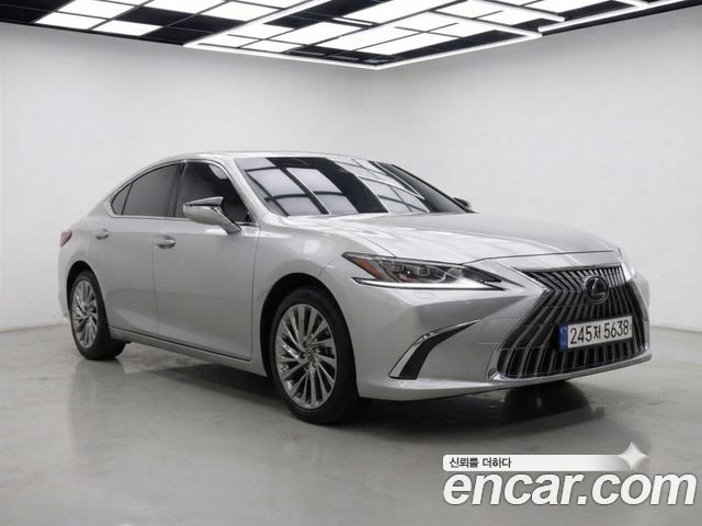 Lexus ES 2025