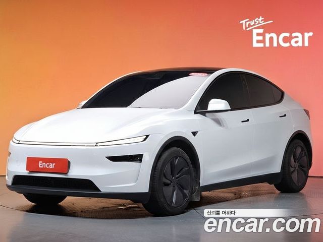 Tesla Model Y 2025