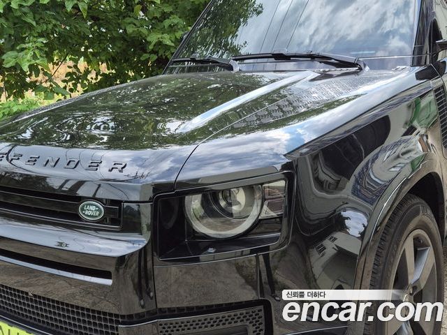 Land Rover Defender 2024