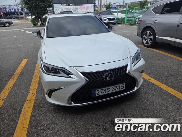 Lexus ES 2023