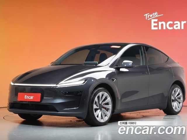 Tesla Model Y 2025