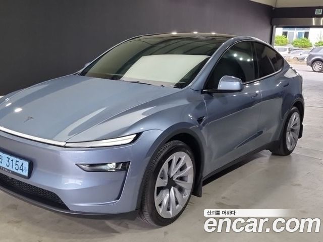 Tesla Model Y 2025