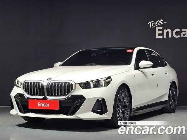 BMW 5-Series 2025