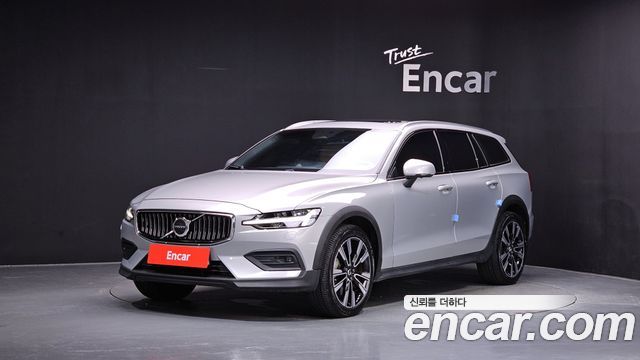 Volvo V60 2023
