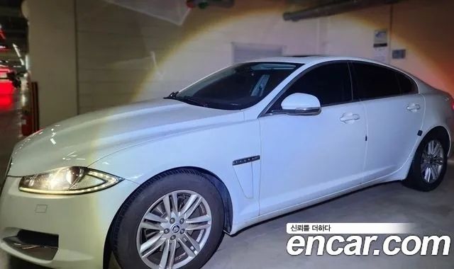 Jaguar XF 2012