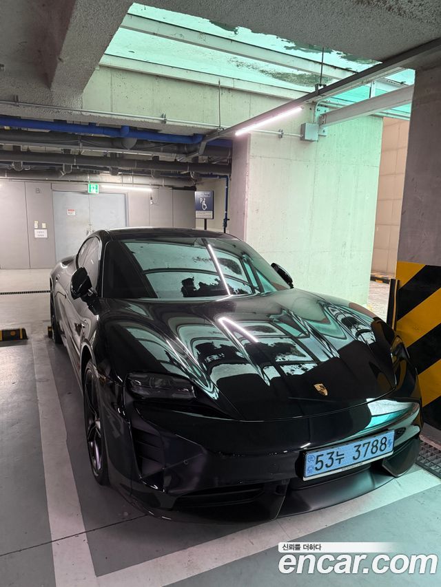 Porsche Taycan 2021