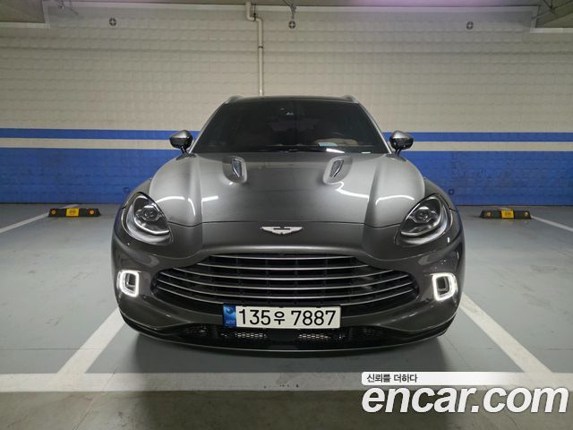 Astonmartin DBX 2021